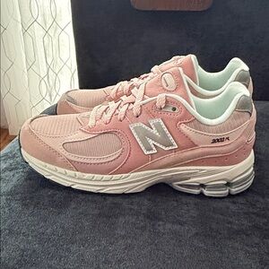 New Balance Women's Blush Pink Sneakers
